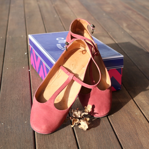 Seychelles Shoes - Seychelles Weekenders | Rose Pink T-Strap Sandals